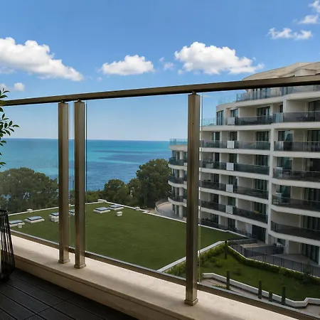 Skyline Lux - Seaview & Pool And Апартаменти