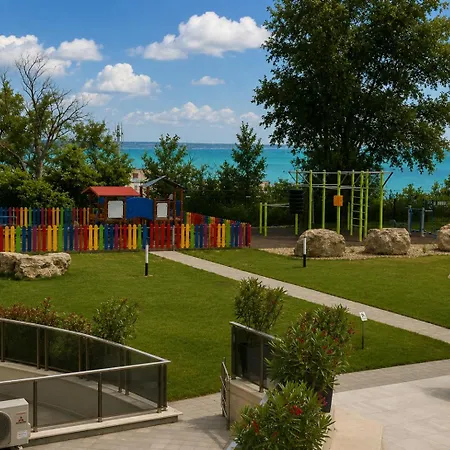 Skyline Lux - Seaview & Pool And Апартаменти Варна